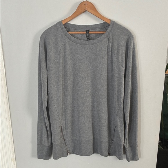 GAIAM Women's Heather Gray Crew Neck Sweater Sz Medium - Picture 2 of 7